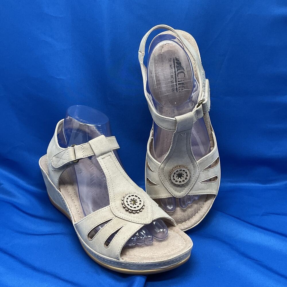Cliffs By White Mountain Tan Adjustable Heeled Sandals Womens  9